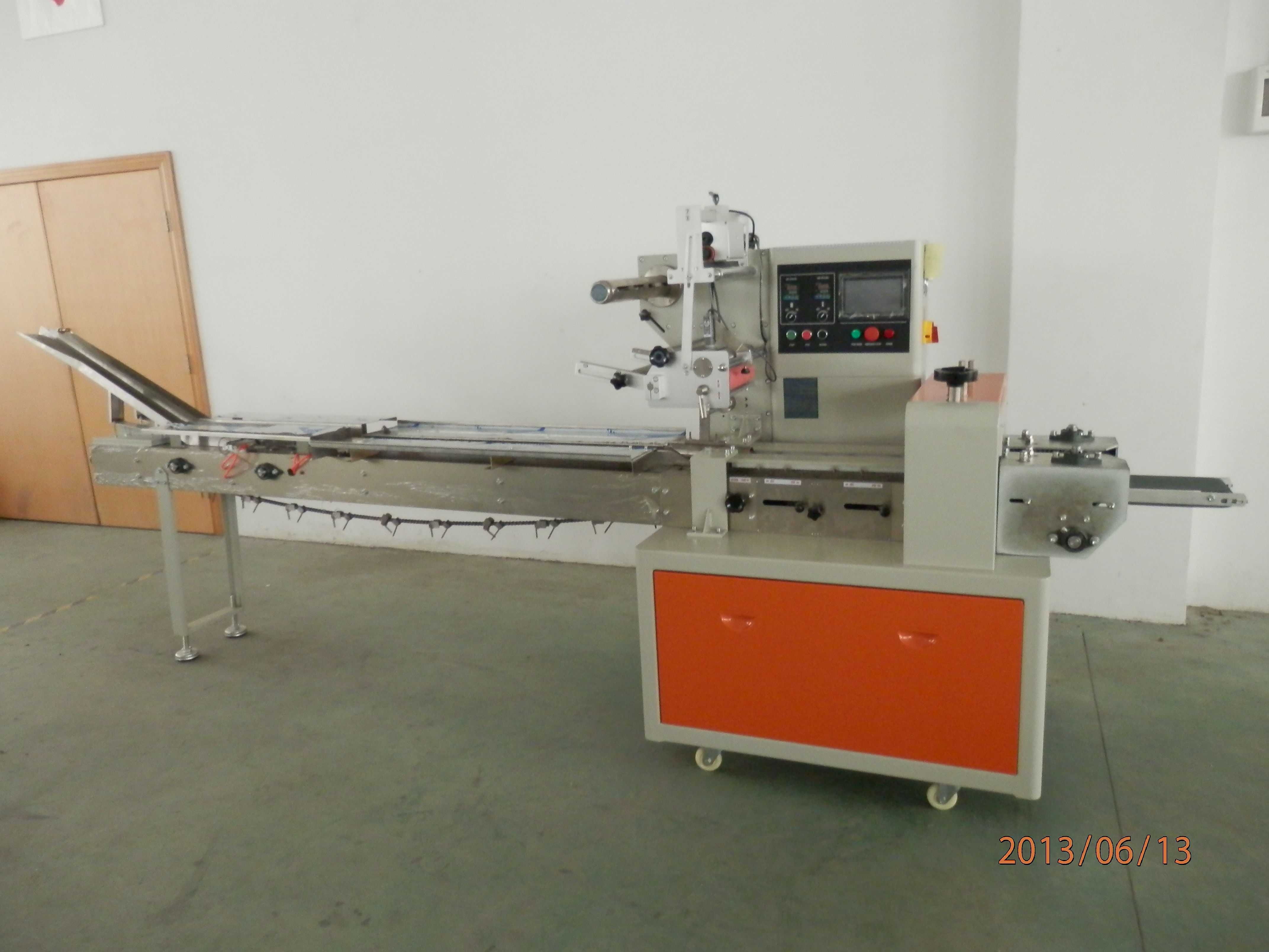 automatic cookies packaging machine on edge